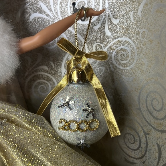 SPECIAL 2000 EDITION CELEBRATION BARBIE FIRST IN A SERIES FOR THE 21st CENTURY - Picture 6 of 17